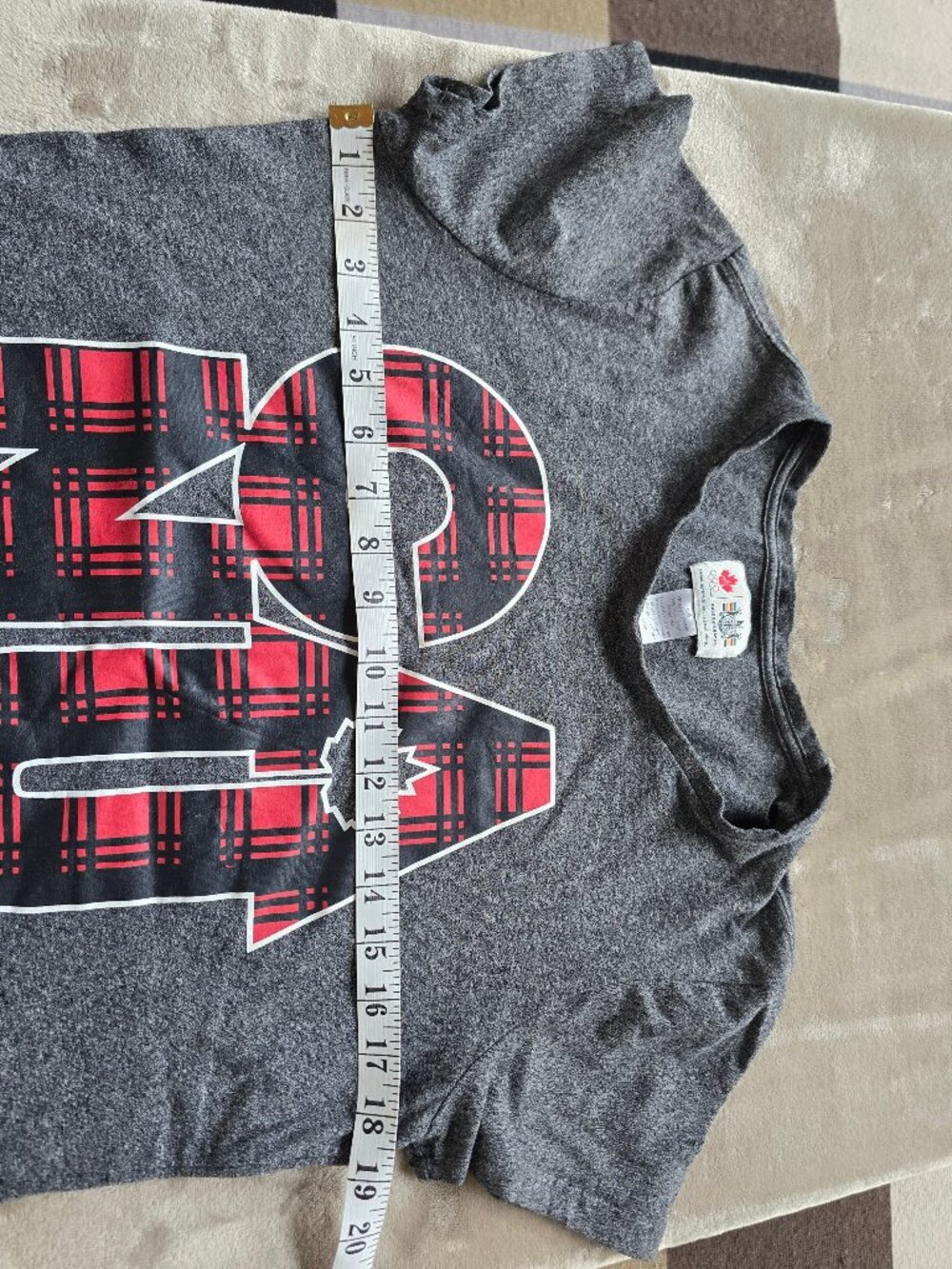 Vtg Team Canada Olympics "CANUCK" Graphic T-Shirt - Women's Large - Hudson Bay - Picture 4 of 6